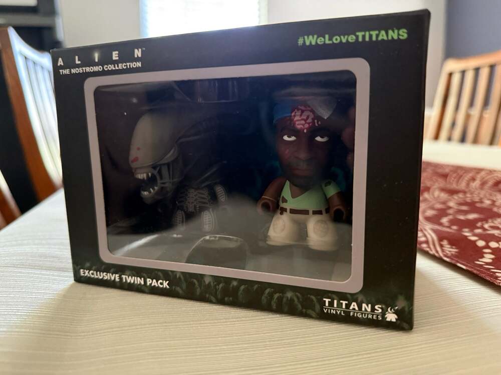 Titan Merchandise Alien Nostromo Collection Twin Vinyl Figures Parker & Big Chap